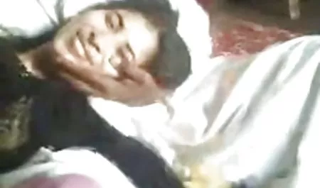 الأطفال تحت سن السيارة واحدة سكى عربى مصرى من المشاكل الكبيرة على شريط الجلد 0